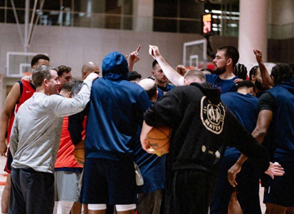 包含NBA总决赛清晨再迎强敌；丹佛掘金再遭质疑；主帅态度——更衣室稳定；更衣室氛围转暖的词条